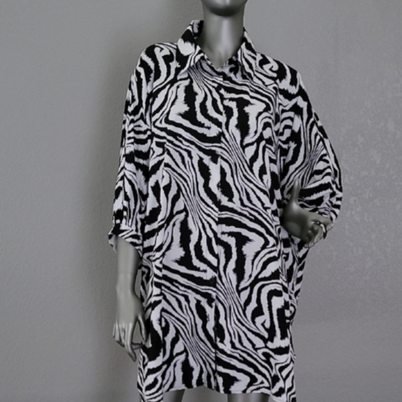 Camellia by Affection Tops - 💫Black & WhiteTop Tunic Camellia By Affection Christina Zebra Print💫